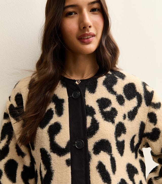 New Look Women's Cream Leopard Print Borg Textured Jacket New Look - 2