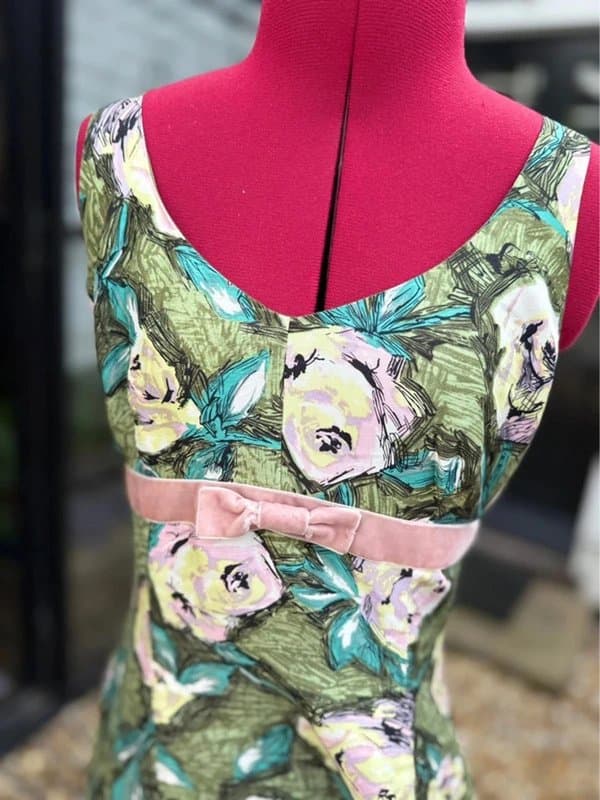 Oasis Oasis 100% Silk Green Floral Dress Pink Velvet Bow Kick Pleat Size 10