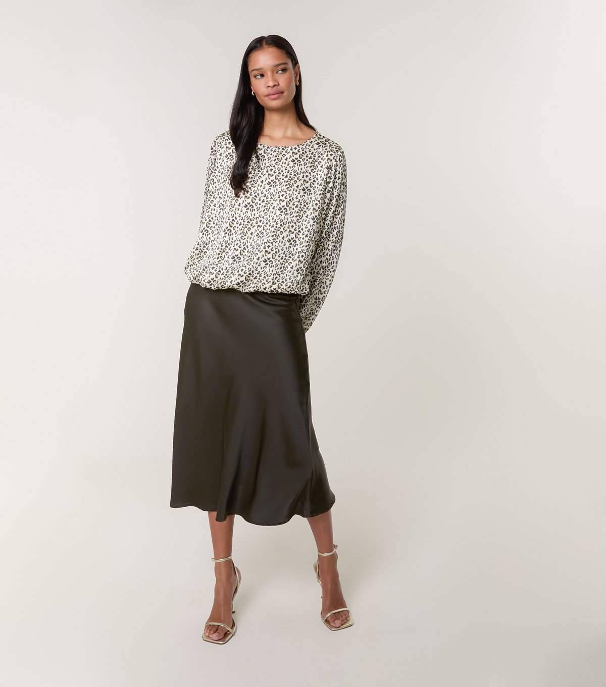 Blue Vanilla Women's Dark Khaki Leopard Print Crew Neck Top Blue Vanilla New Look - 2