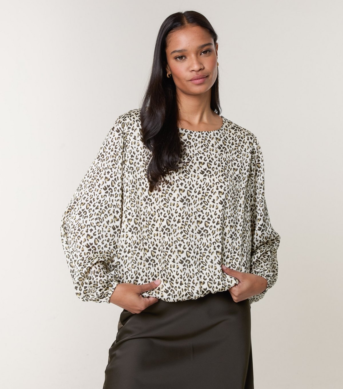 Blue Vanilla Women's Dark Khaki Leopard Print Crew Neck Top Blue Vanilla New Look - 3