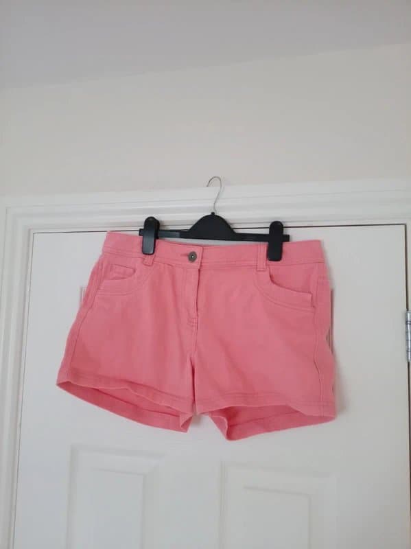 The Unbranded Brand Size 12 peach apricot pink denim shorts never worn turn ups