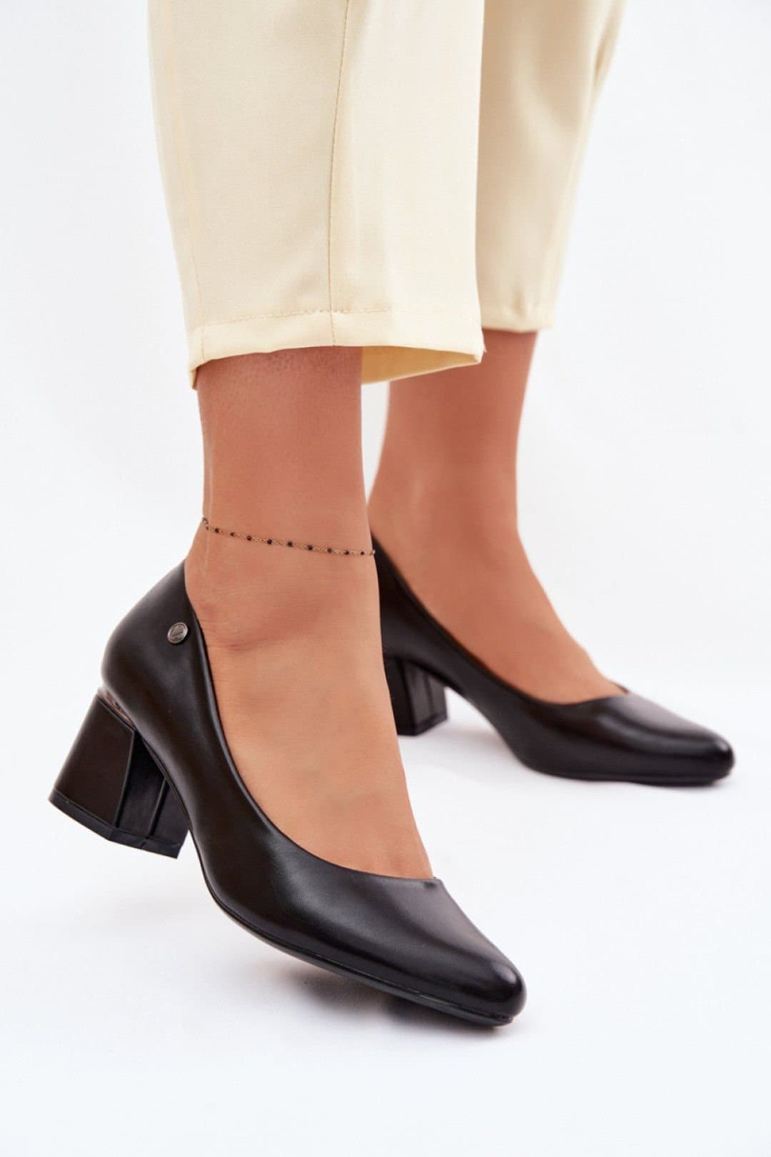 Love Lace Love Lace Women's Vinceza Almond Toe Block Heel Pumps in Soft Classic in Black