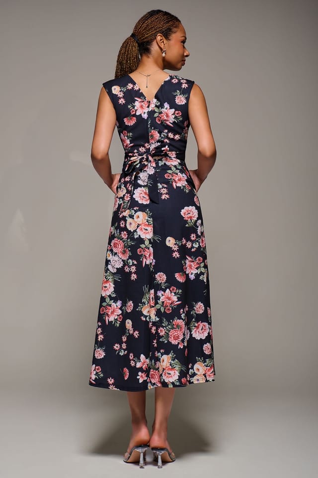 Jolie Moi Jolie Moi Women's V-Neck Fit & Flare Scuba Midaxi Dress in Black - 2