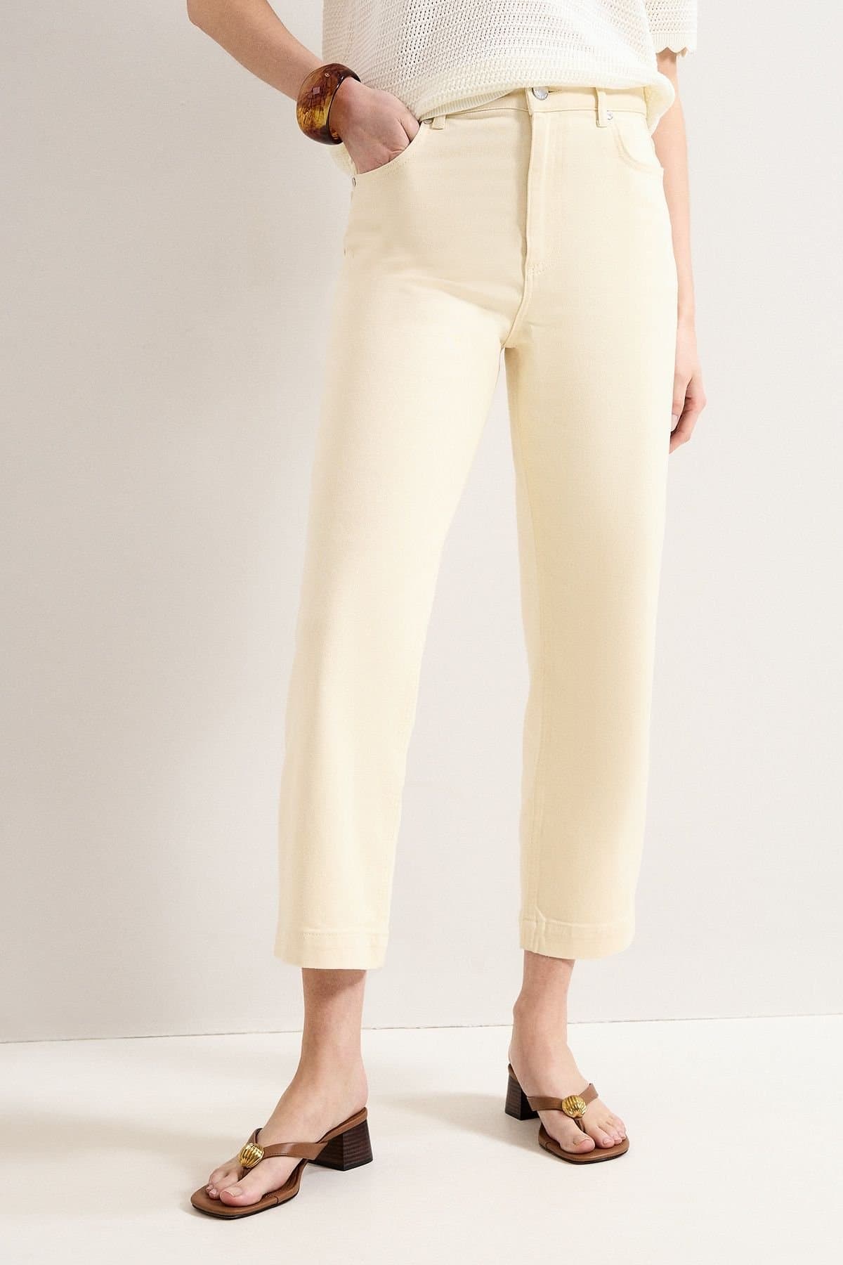 Phase Eight Phase Eight Women's Lexi Mid Rise Cropped Straight Jeans in Lemon