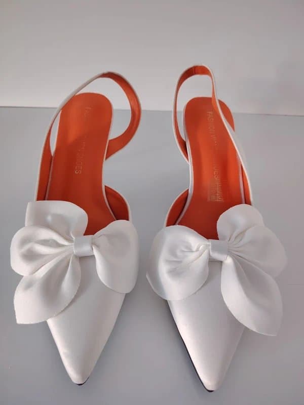 Accessories Elegant White Satin Slingback Heels with Statement Bow – Size UK 7 – New