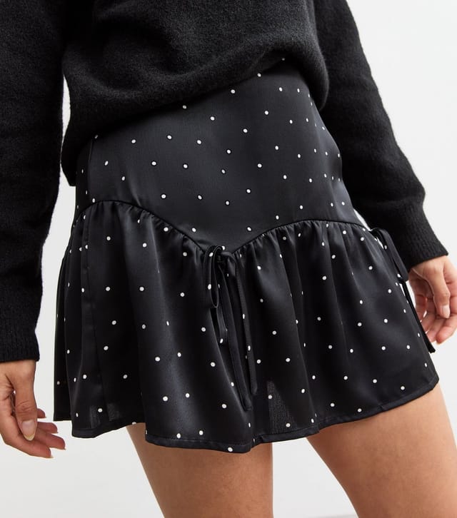 New Look Women's Black Polka Dot Satin Mini Skirt New Look - 2