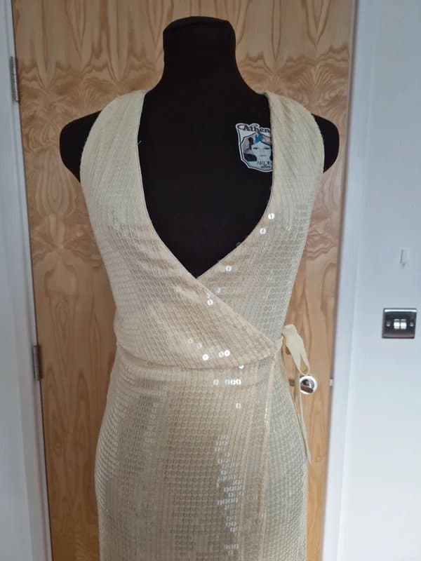 Bershka Bershka Night out Cream wrap dress