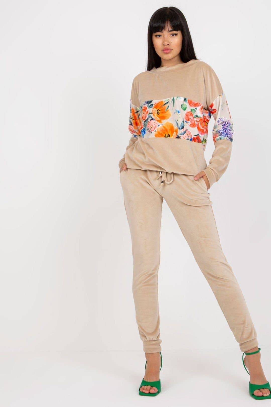 Love Lace Love Lace Women's Sweatshirt & Long Pants Set with Pockets in Beige
