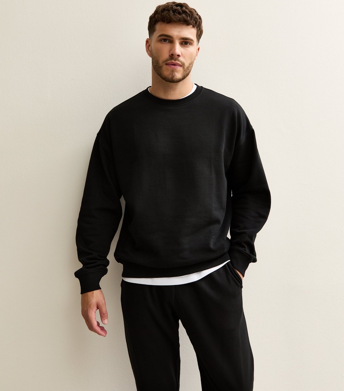 New Look Men's Black Oversized Crew Neck Sweatshirt New Look - 3