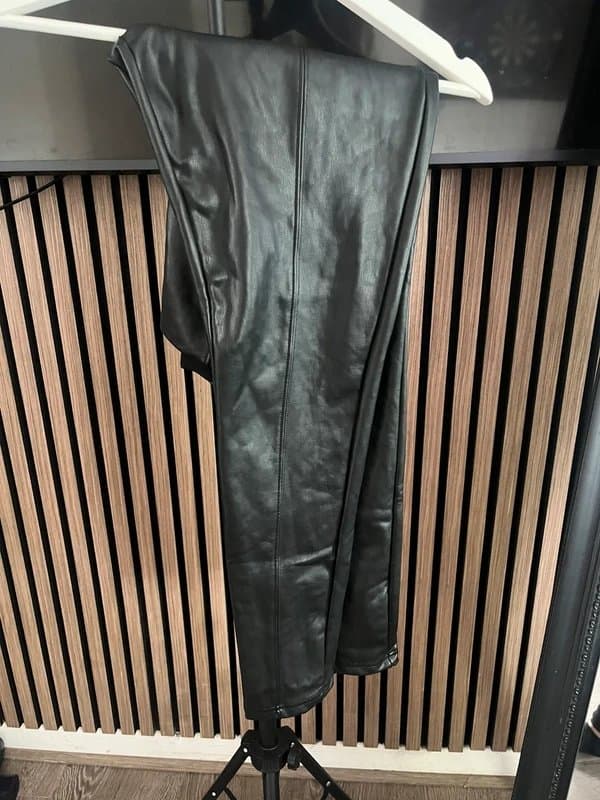 New Look Wet look leggings