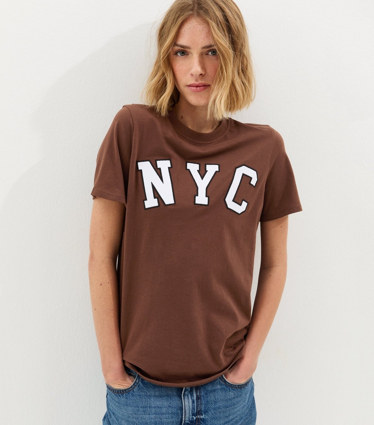 New Look Women's Dark Brown NYC Regular T-Shirt New Look - 2