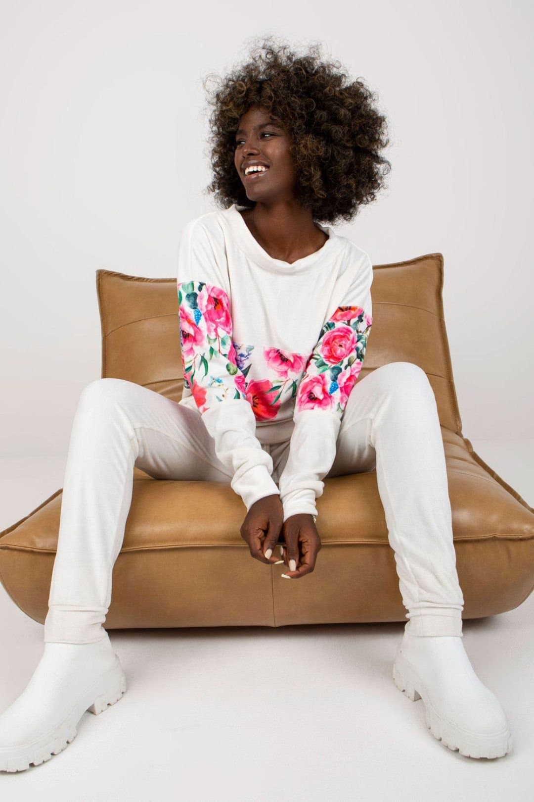 Love Lace Love Lace Women's Sweatshirt & Long Pants Set with Pockets Style 169456 in White