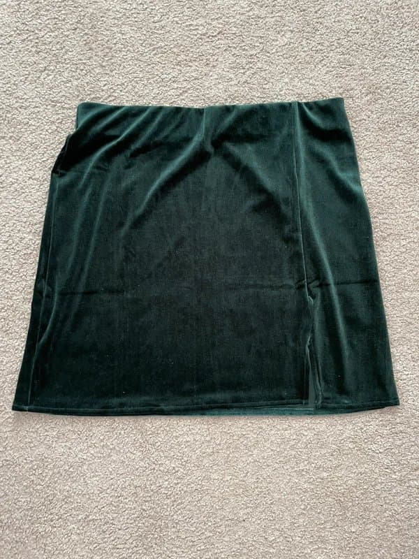New Look Green velvet new look skirt 12
