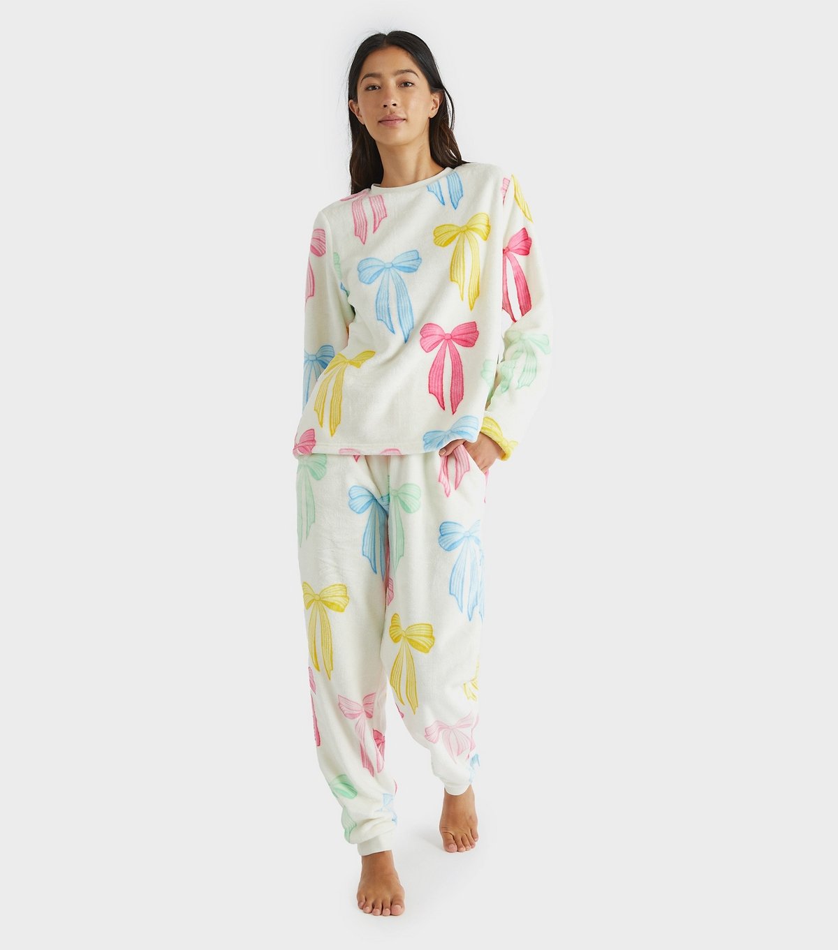 Skinnydip Women's White Bow Pattern Two Piece Fleece Pyjama Set Skinnydip New Look - 2