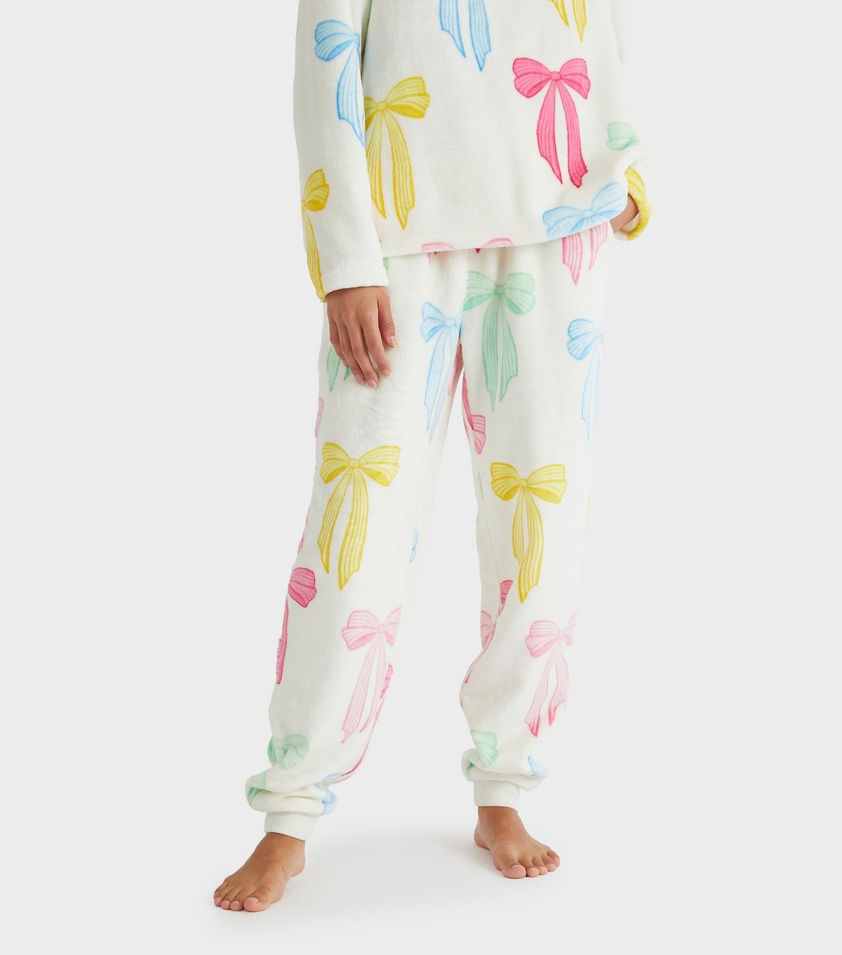 Skinnydip Women's White Bow Pattern Two Piece Fleece Pyjama Set Skinnydip New Look - 3
