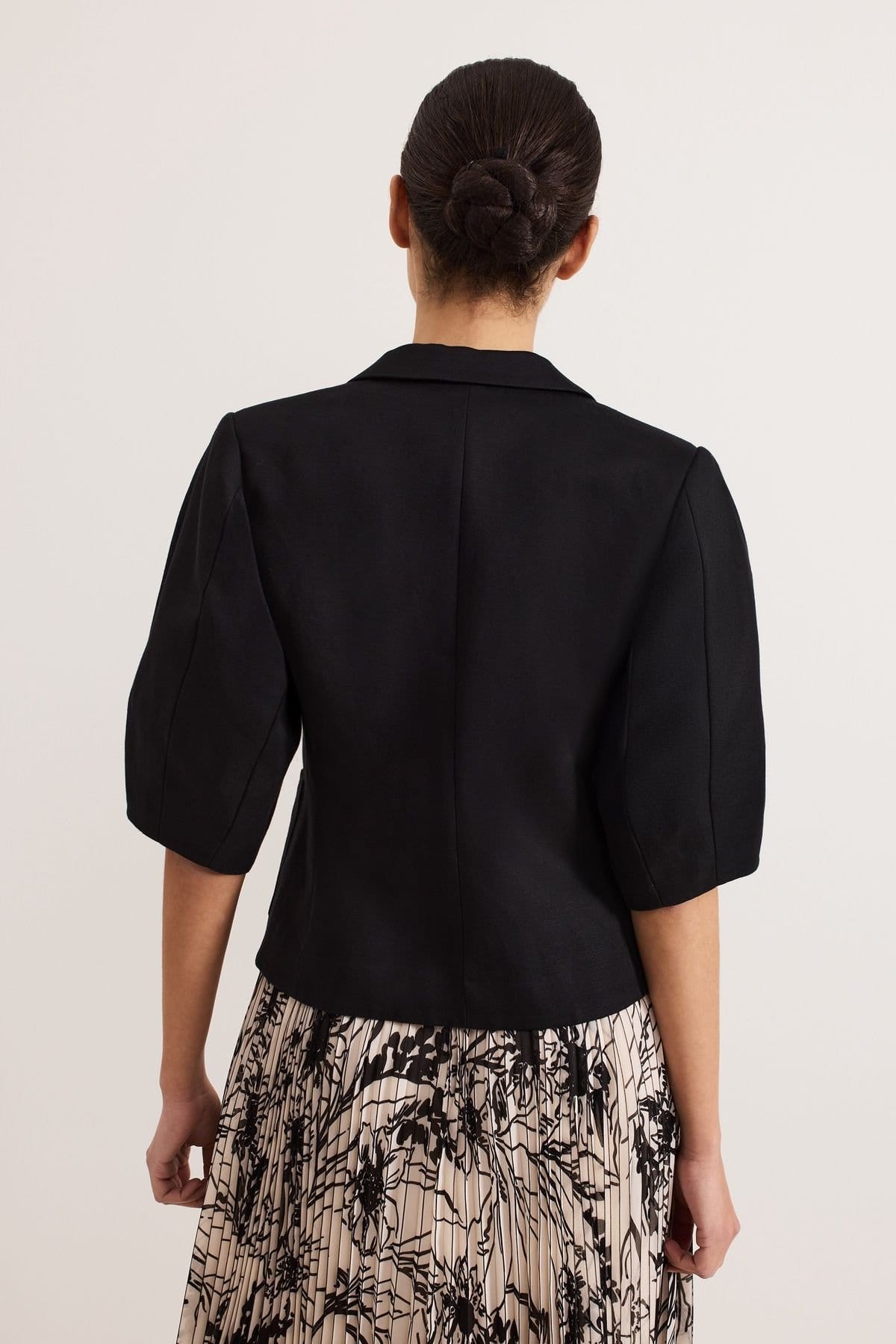 Phase Eight Phase Eight Women's Coniston Linen Blend Puff Sleeve Jacket in Black - 4