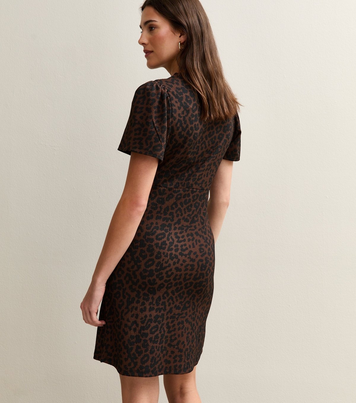 New Look Women's Brown Crinkled Jersey Animal Print Mini Dress New Look - 4