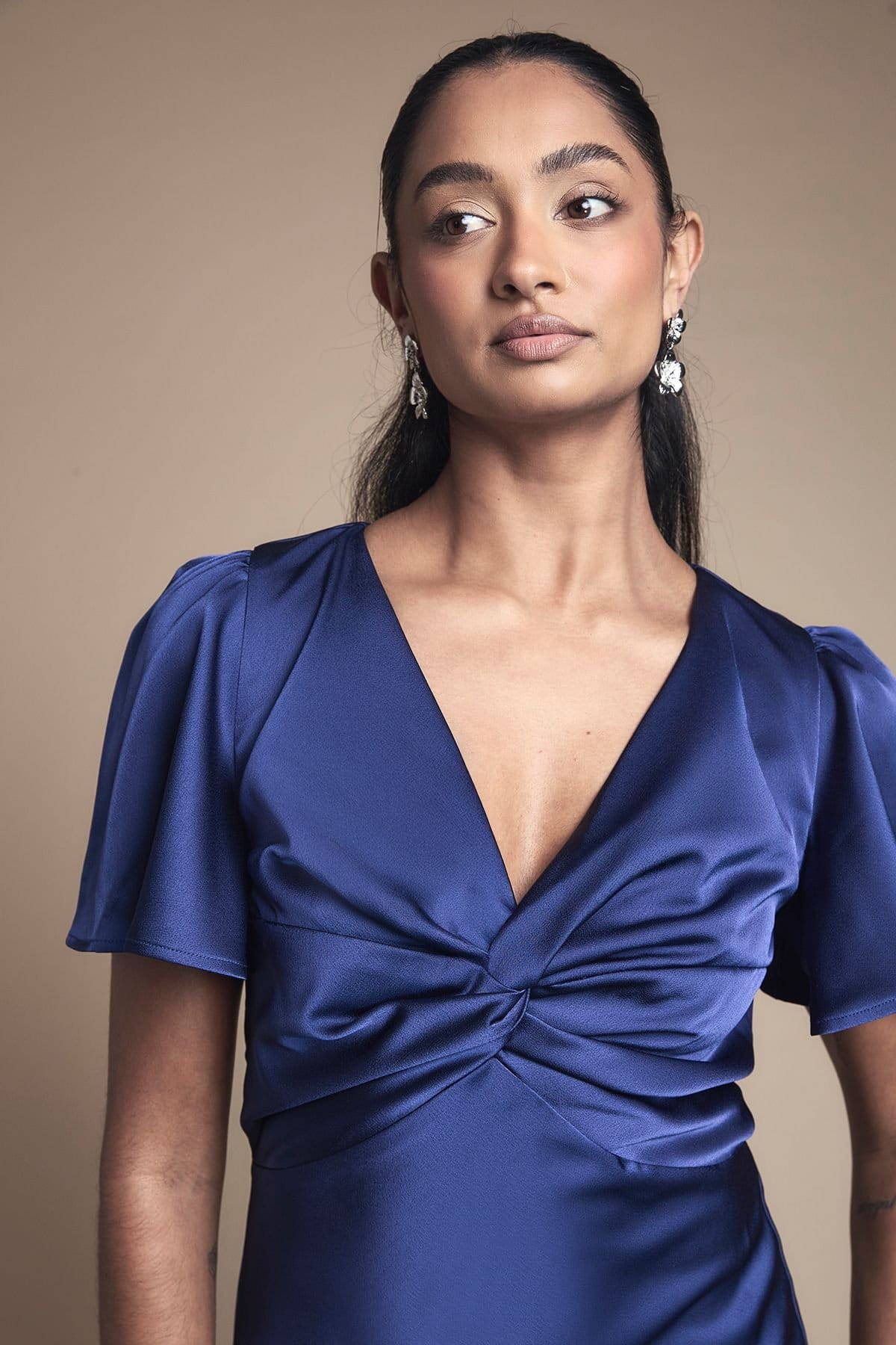 Oasis Oasis Women's Satin Twist Front Angel Sleeve Midi Bridesmaid Dress in Navy - 4