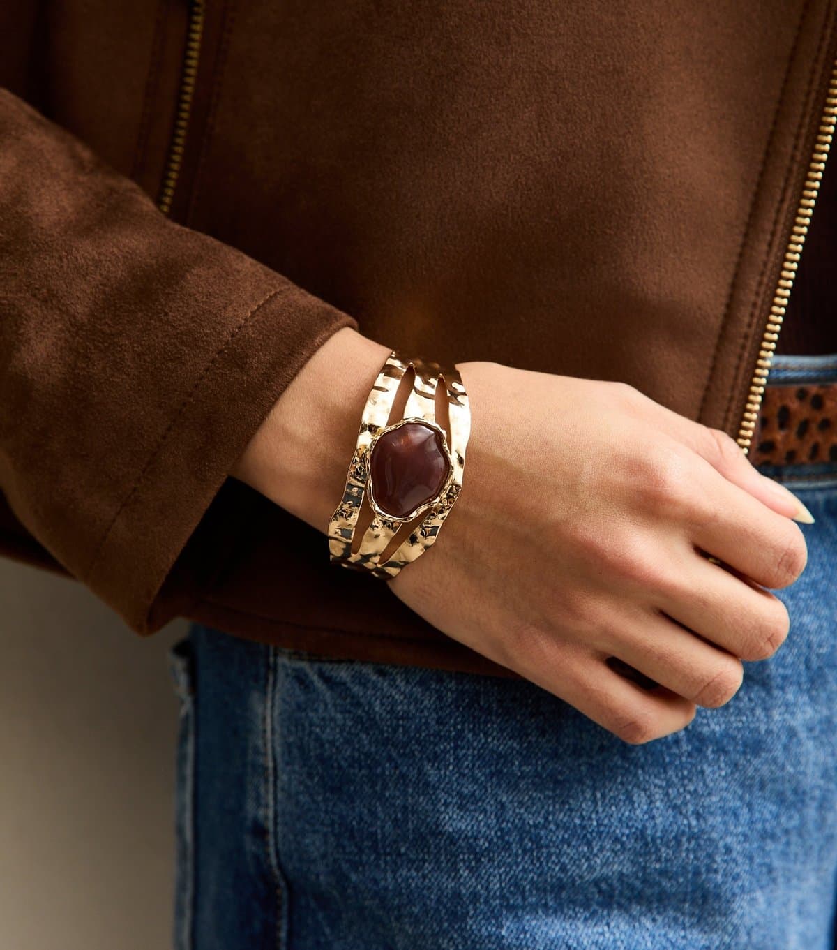 New Look Gold Tone Beaten Resin Circle Cuff Bracelet New Look