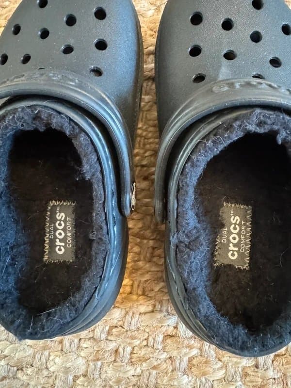 Crocs Genuine Kids Crocs Classic Lined Clogs in all-black - Size 10