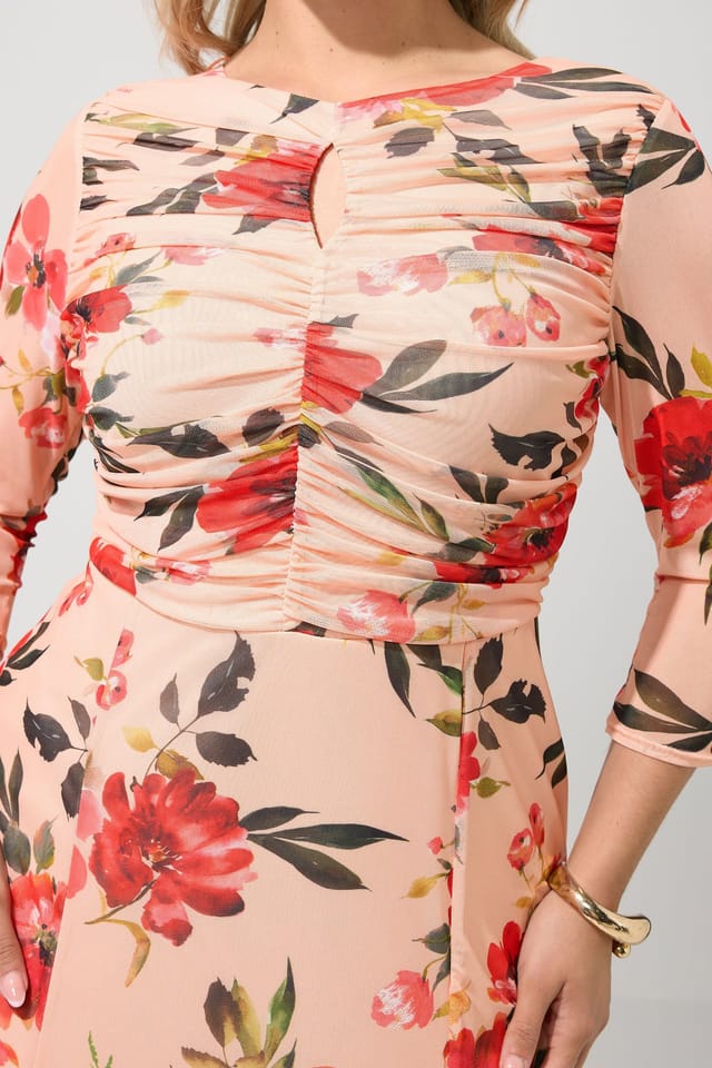 Yours Yours Women's Floral Keyhole Detail Maxi Dress in Pale Orange - 3