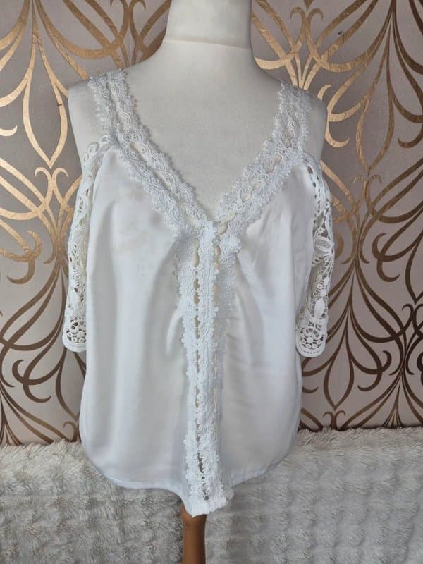 Shein White crochet lace broderie sleeve cold shoulder top size 20