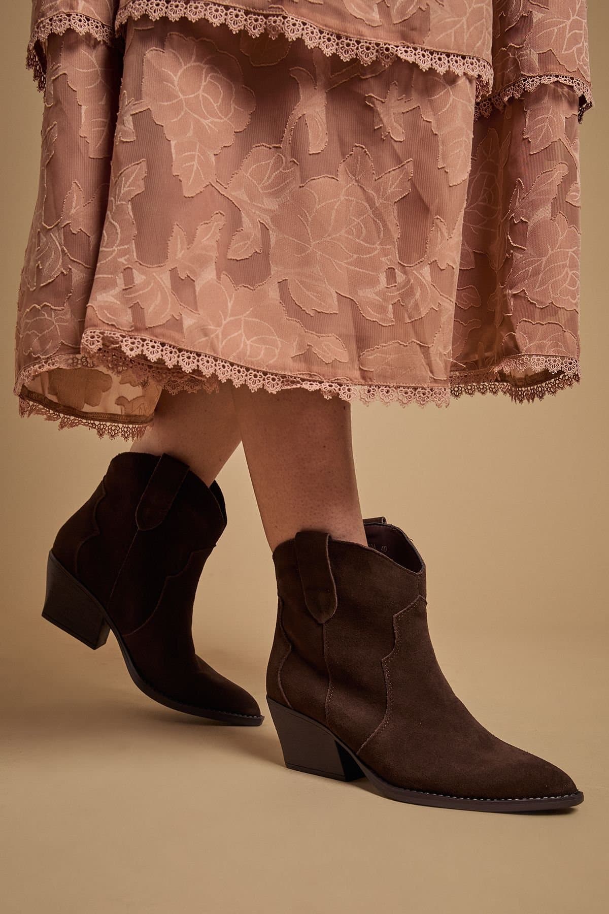 Oasis Oasis Women's Amber Real Suede Western Ankle Boots in Chocolate