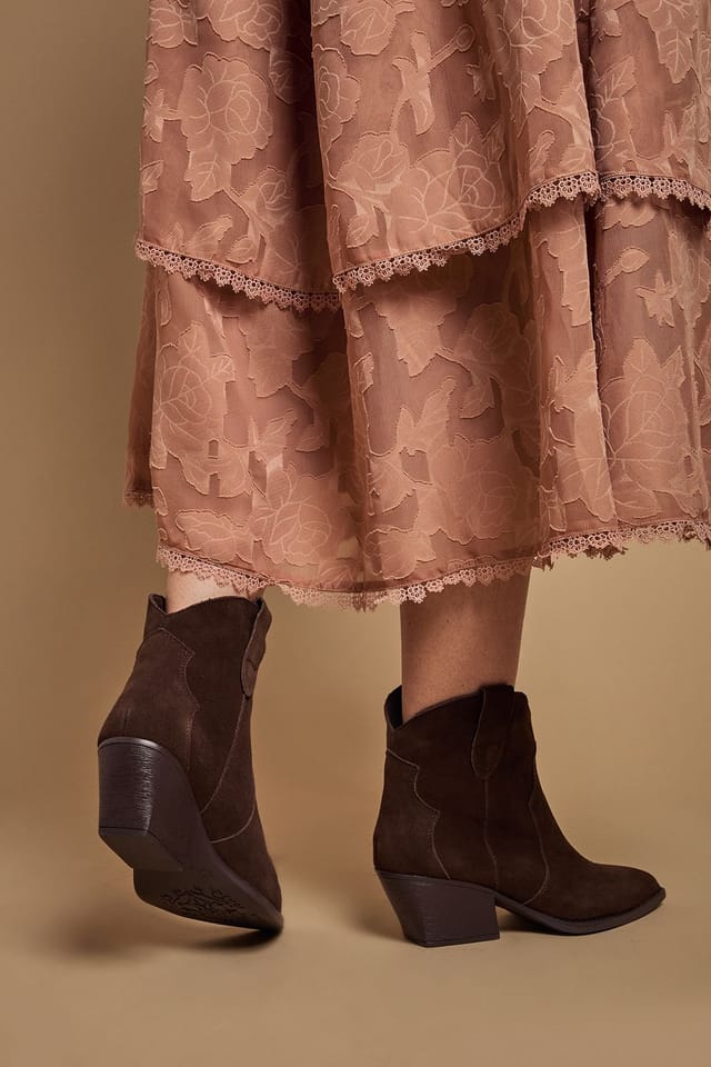 Oasis Oasis Women's Amber Real Suede Western Ankle Boots in Chocolate - 3