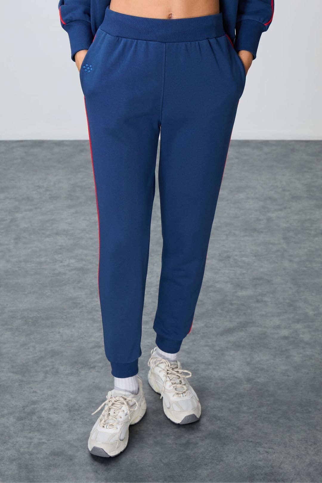 Tommy Life Tommy Life Women's Oversized Zip-collar Sweatshirt & Pants Set in Navy - 4
