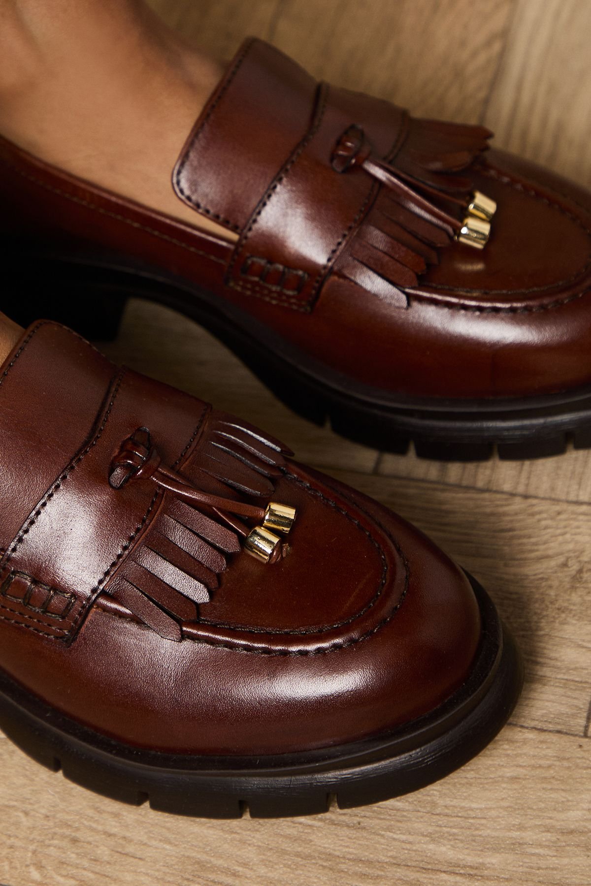 Oasis Oasis Women's Brooke Real Leather Tassel Detail Chunky Loafers in Tan - 4