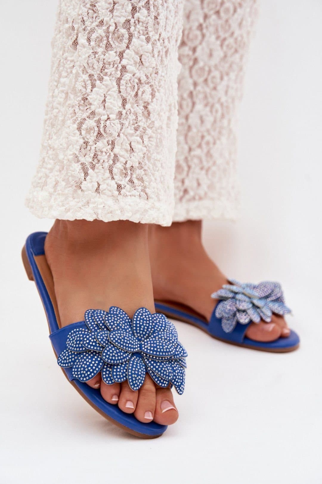 Love Lace Love Lace Women's Flat Flip Flop Sandals with Decorative Front for Summer in Blue