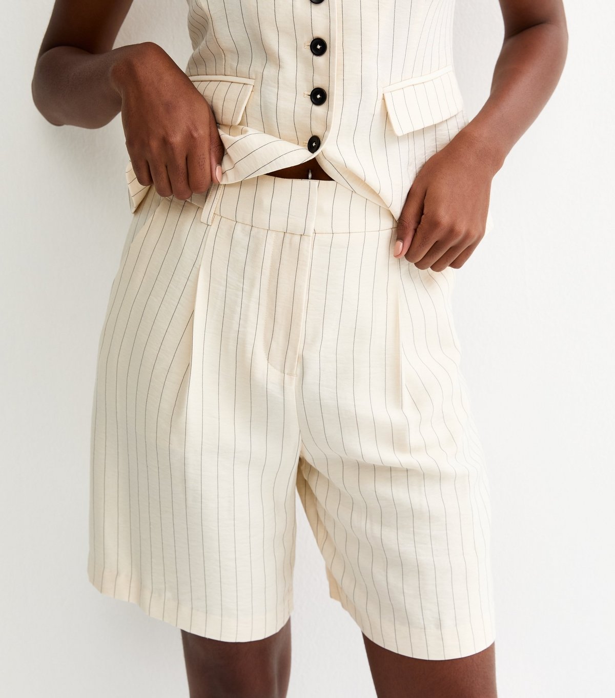 New Look Women's White Striped Shorts New Look - 3