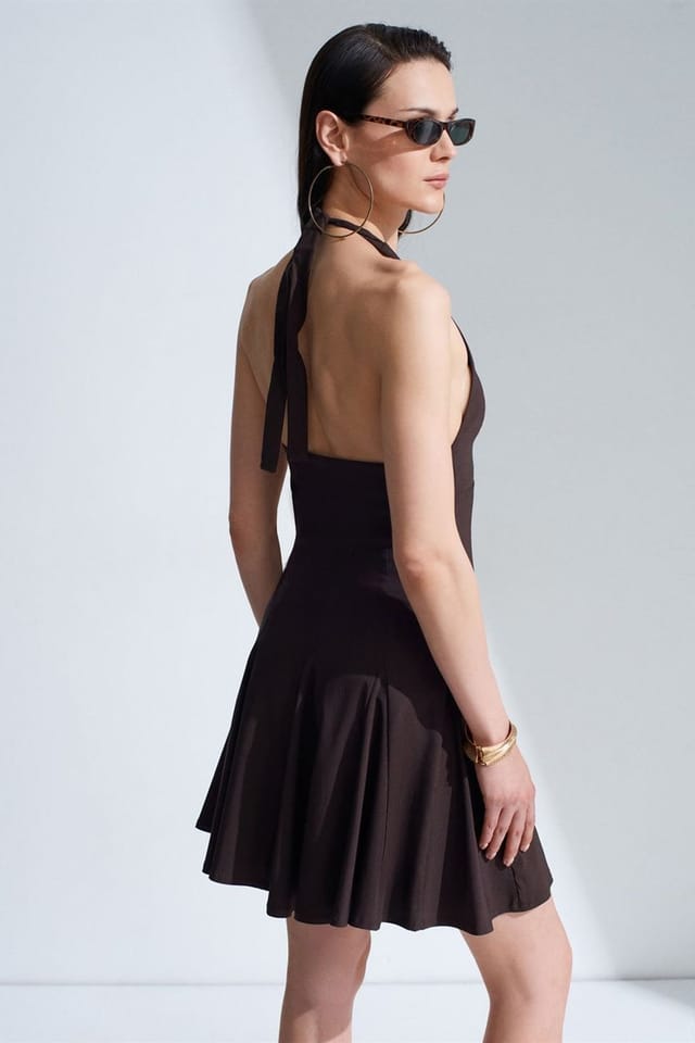 Dilvin Dilvin Women's Halter Neck Skater Mini Dress in Chocolate - 2