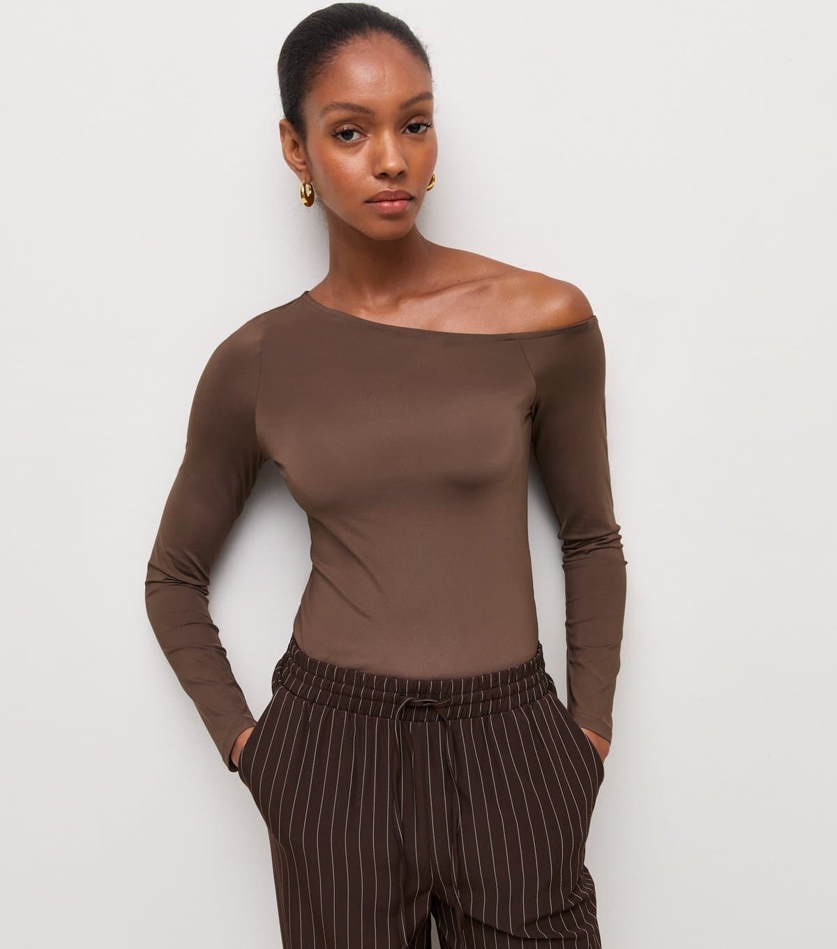 New Look Women's Brown Slinky Jersey Off the Shoulder Long Sleeve Top New Look