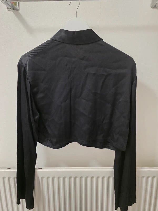 Bershka Black cropped satin shirt XS