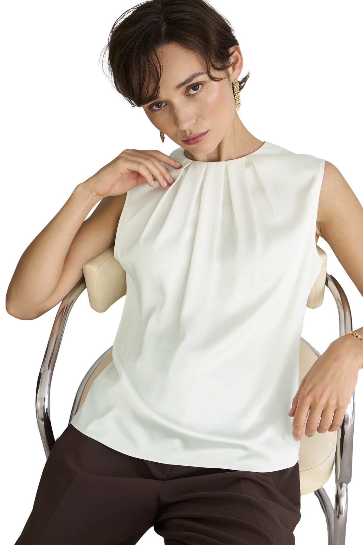 Hobbs London Hobbs London Off-White Sleeveless Pleated Neck Blouse