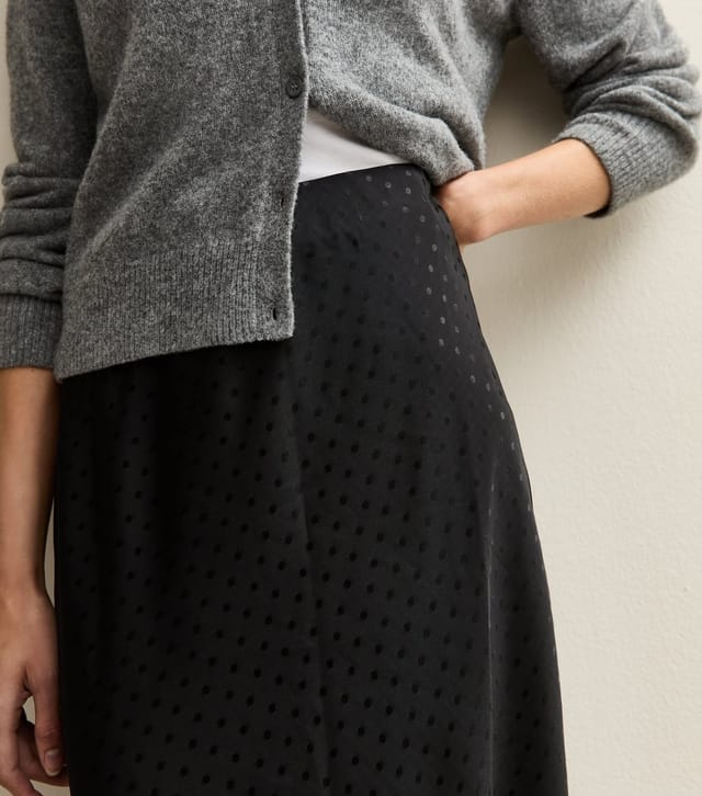 New Look Women's Black Spot Jacquard Satin Bias Cut Midi Skirt New Look - 2