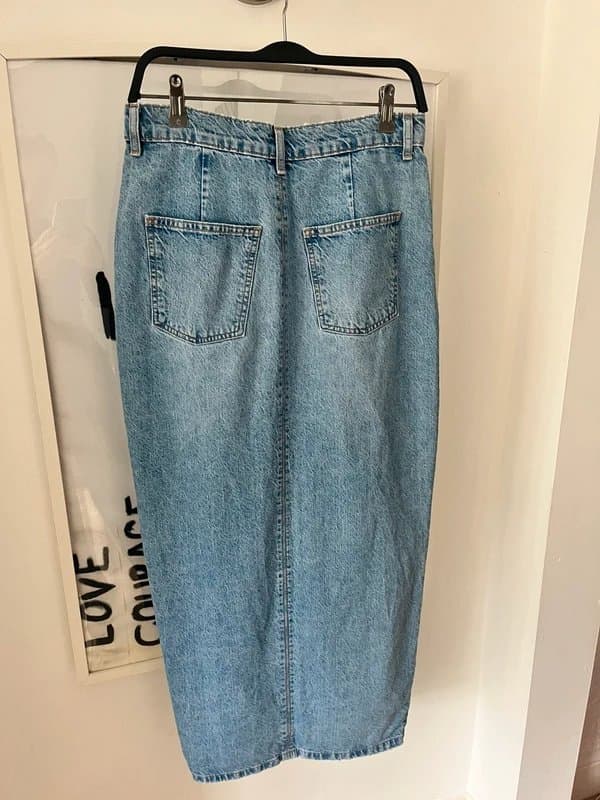 ASOS ASOS mid-blue midi denim skirt features a classic five-pocket design and a distinctive front slit
