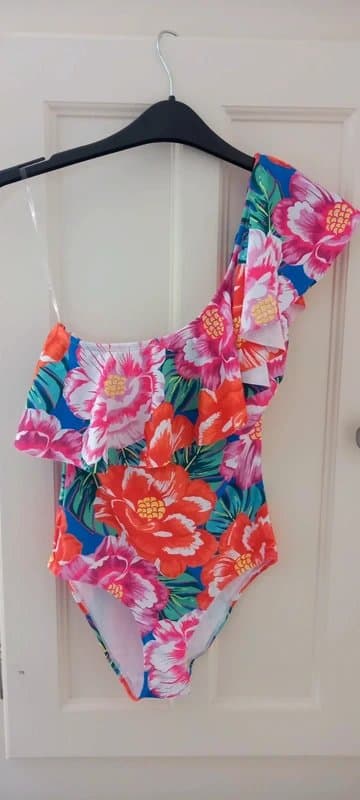 New Look Beautiful ladies one shoulder swimming costume.
