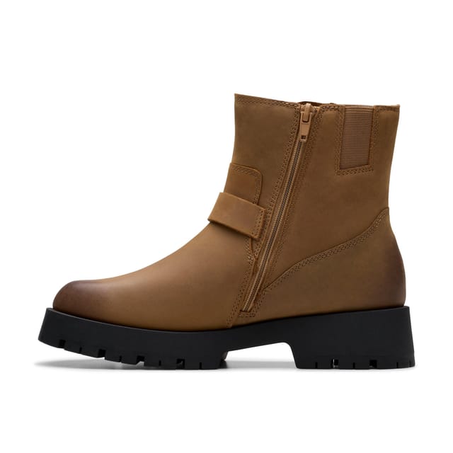 Clarks Clarks Women's Ledwick Haley Dark Sand Oily Ankle Boots in Brown - 2