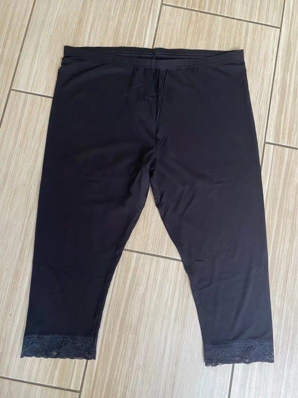 New Look New look size 18 3/4 lace trim leggings