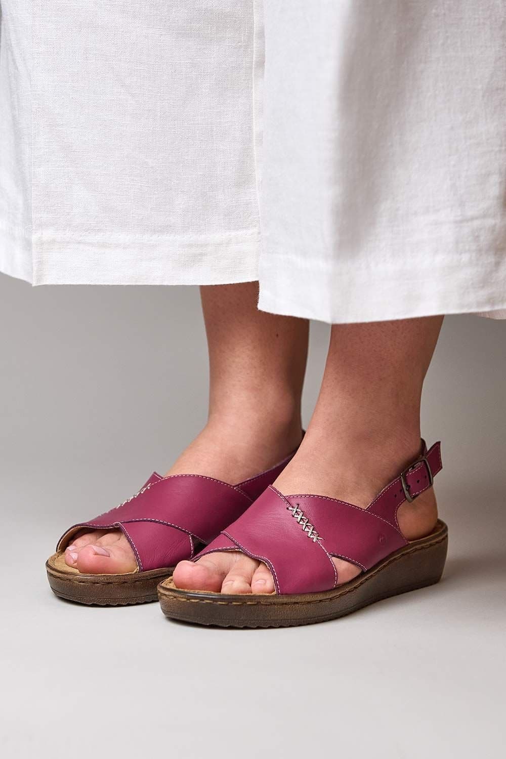 Moshulu Moshulu Women's 'Santa Barbara' Slingback Crossover Sandals in Fuchsia