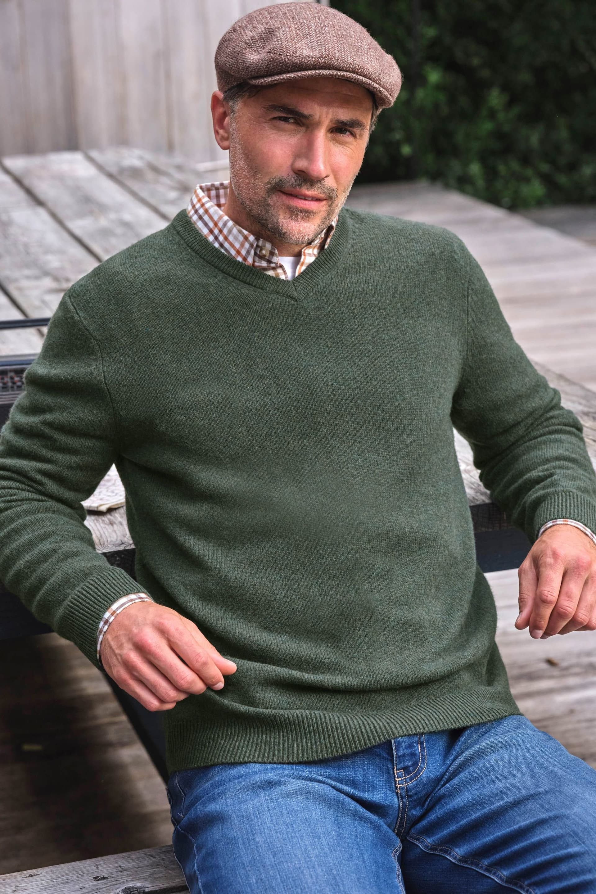 WoolOvers WoolOvers Men's Mens 100% Lambswool V Neck Jumper in Dark Green