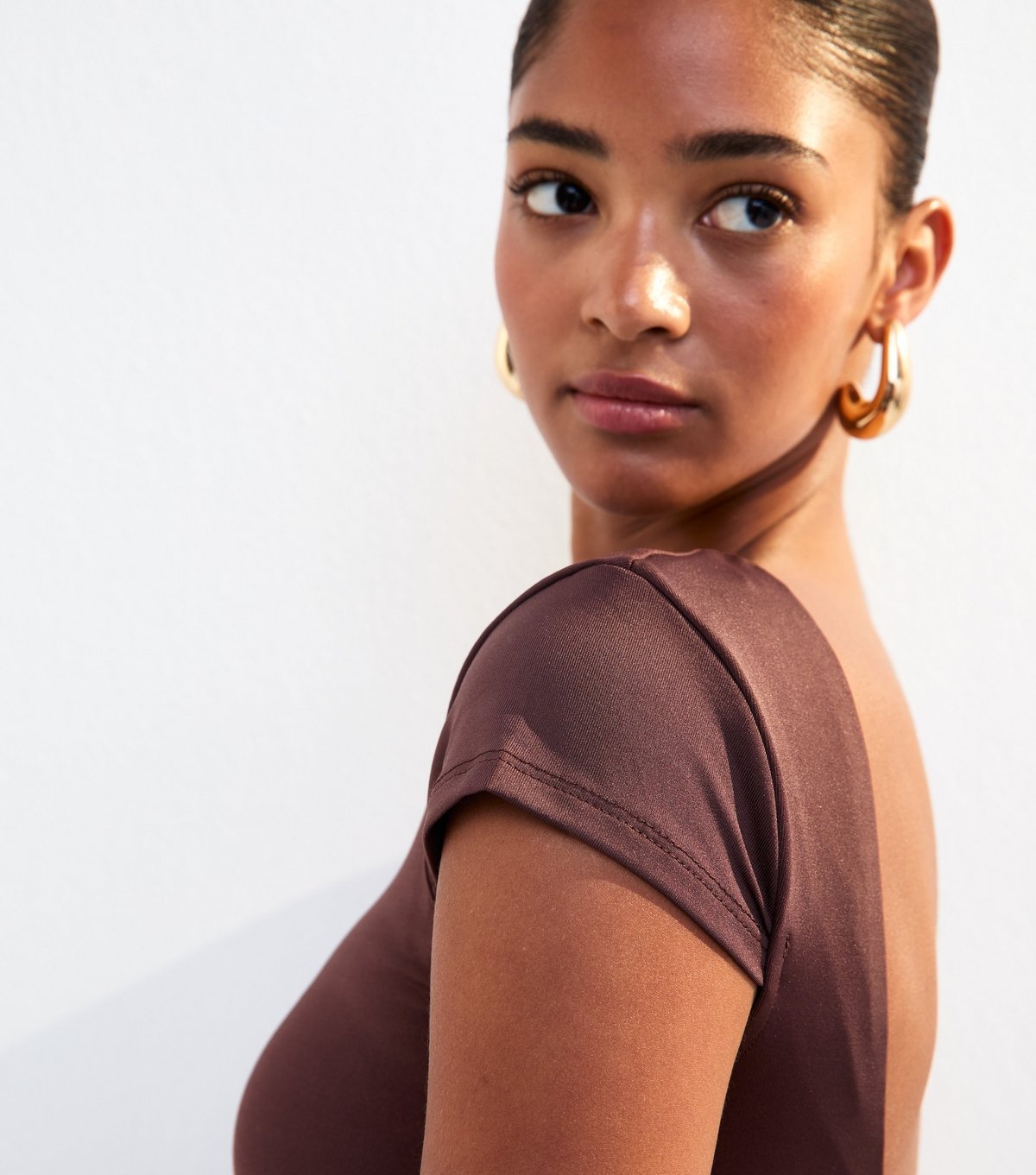 New Look Women's Dark Brown Scoop Back Jersey Cropped T-Shirt New Look - 2