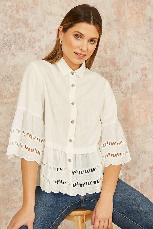 Yumi Yumi Women's White Linen Relaxed Shirt With Scallop Trims - 2