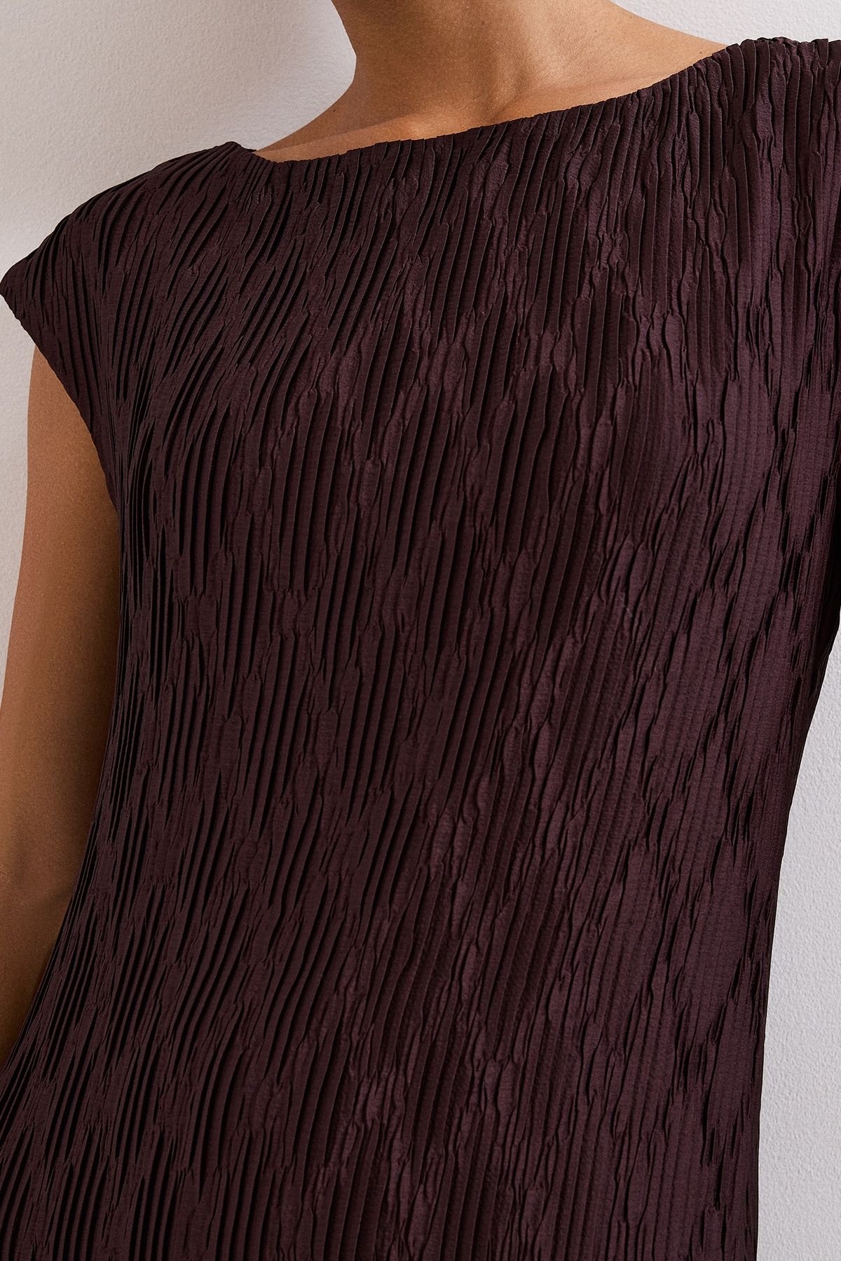 Phase Eight Phase Eight Women's Textured Midi Dress in Chocolate - 4