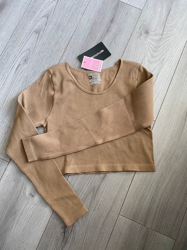 PrettyLittleThing Ribbed crop top - 1