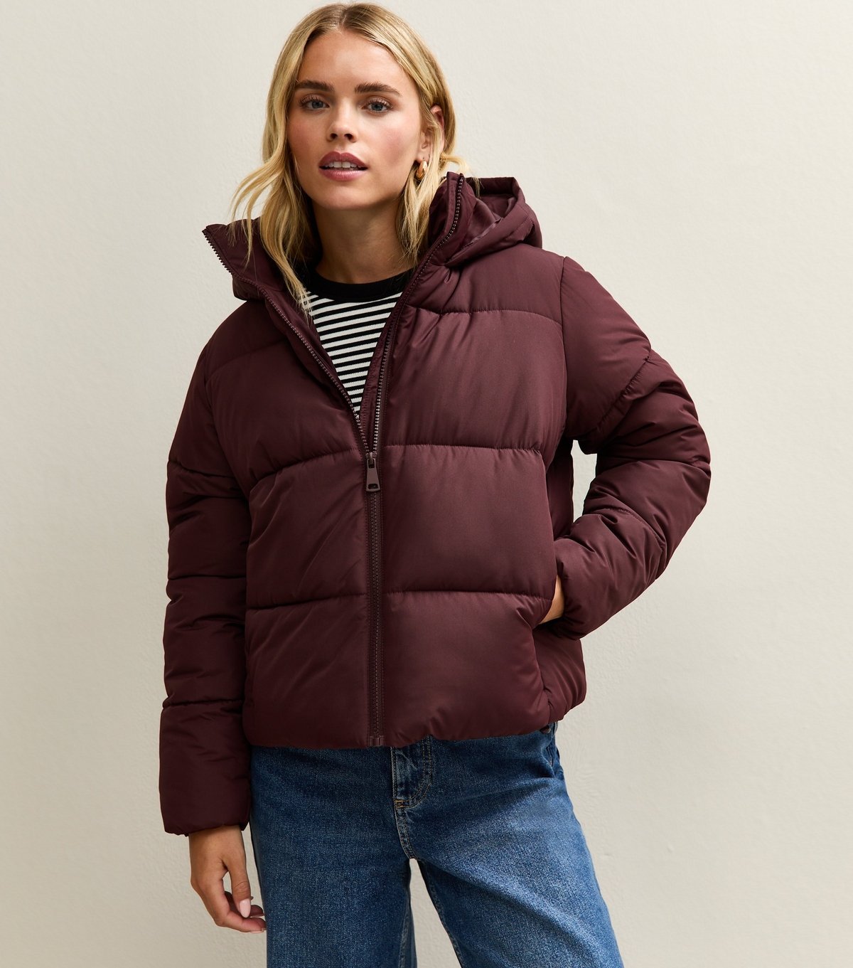 New Look Women's Petite Dark Burgundy Hooded Cropped Puffer Jacket New Look - 2