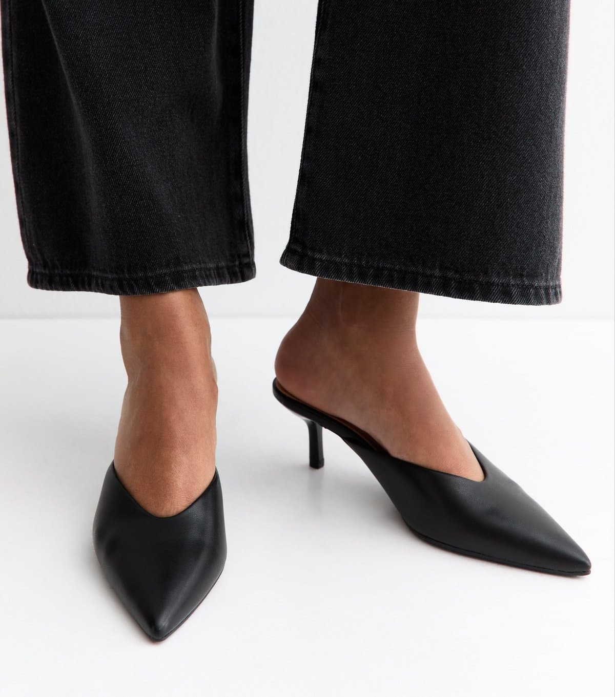 New Look Women's Black Faux Leather V-Cut Mules Vegan New Look