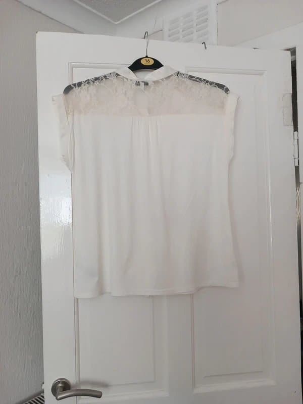 New Look Blouse lace shoulders